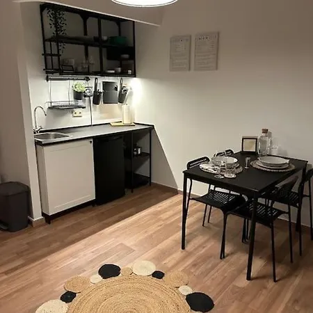 Mit Wohnkuche & Balkon Apartment *