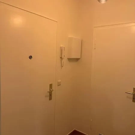 Apartment Mit Wohnkuche & Balkon *