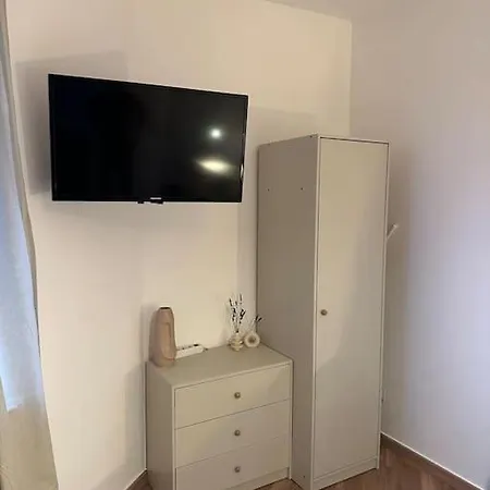 Mit Wohnkuche & Balkon * Dusseldorf