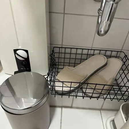 Apartment Mit Wohnkuche & Balkon Dusseldorf