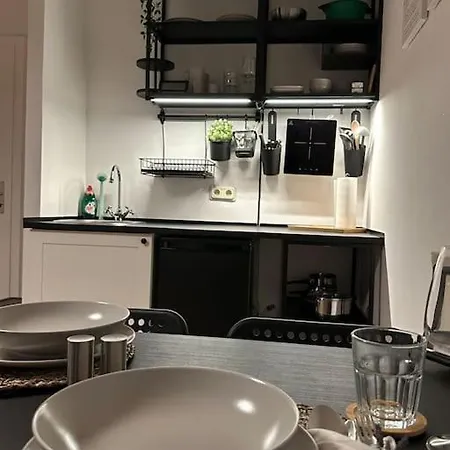 Apartment Mit Wohnkuche & Balkon Dusseldorf