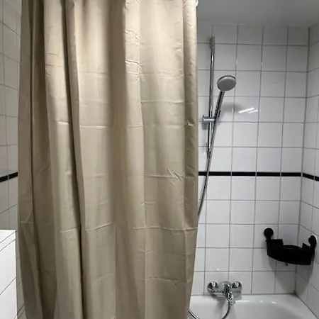 Apartment Mit Wohnkuche & Balkon