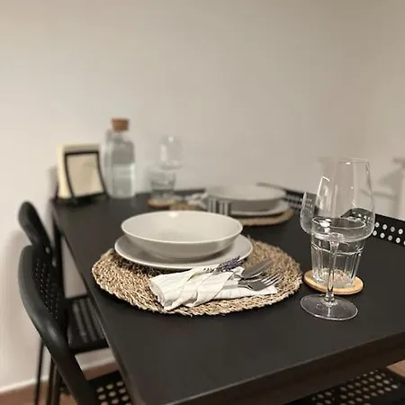 Mit Wohnkuche & Balkon * Dusseldorf
